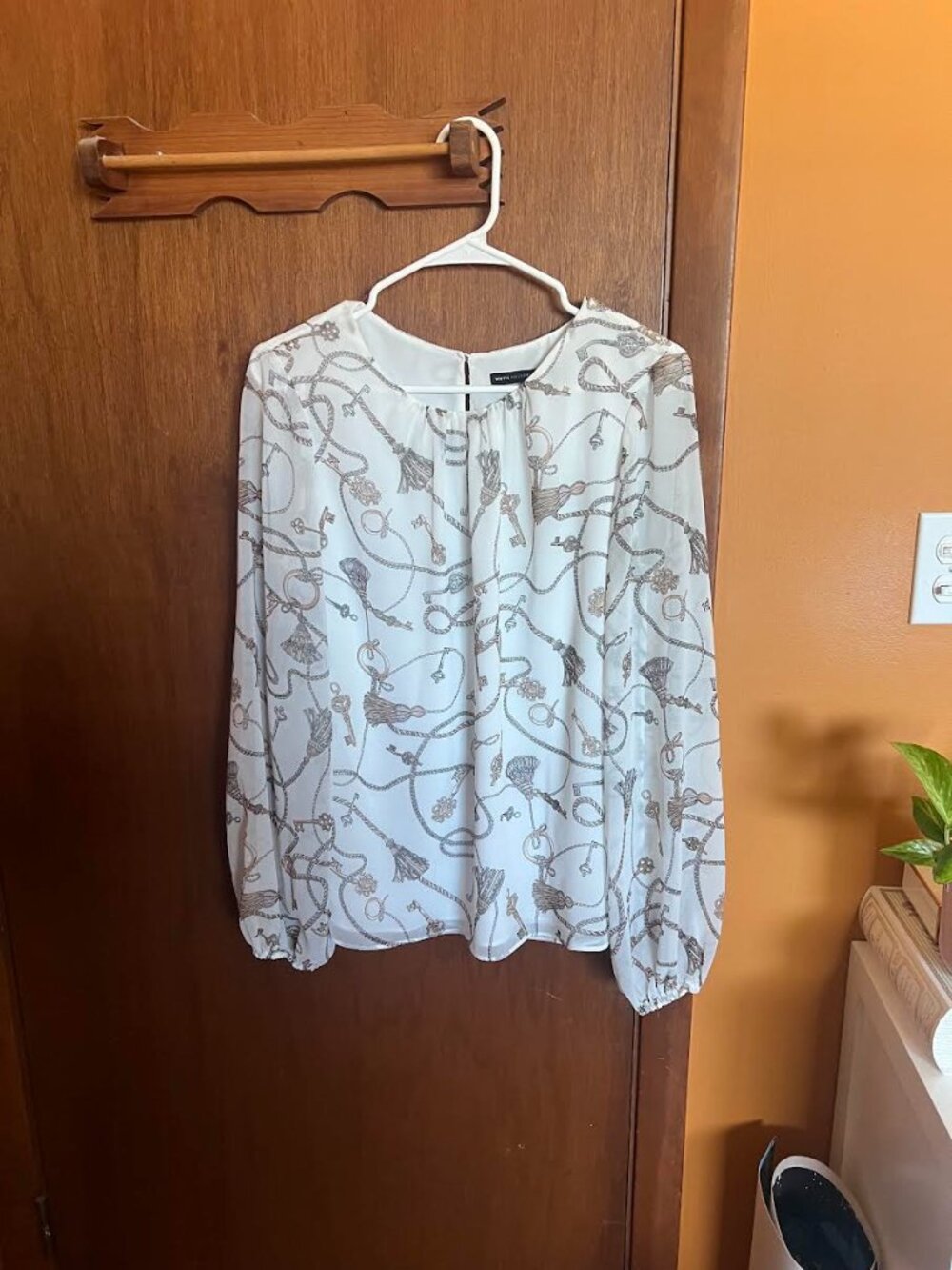 White House Black Market M Long Sleeve Top